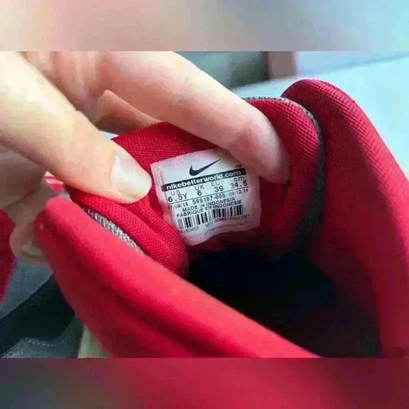 Size 6.5 Y - Nike Team Hustle D6 Red Silver - Picture 6 of 6